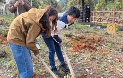 校地联动促发展 学雷锋植树践初心